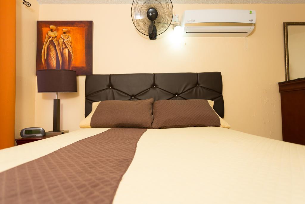 Cozy Accommodations Kingston Extérieur photo