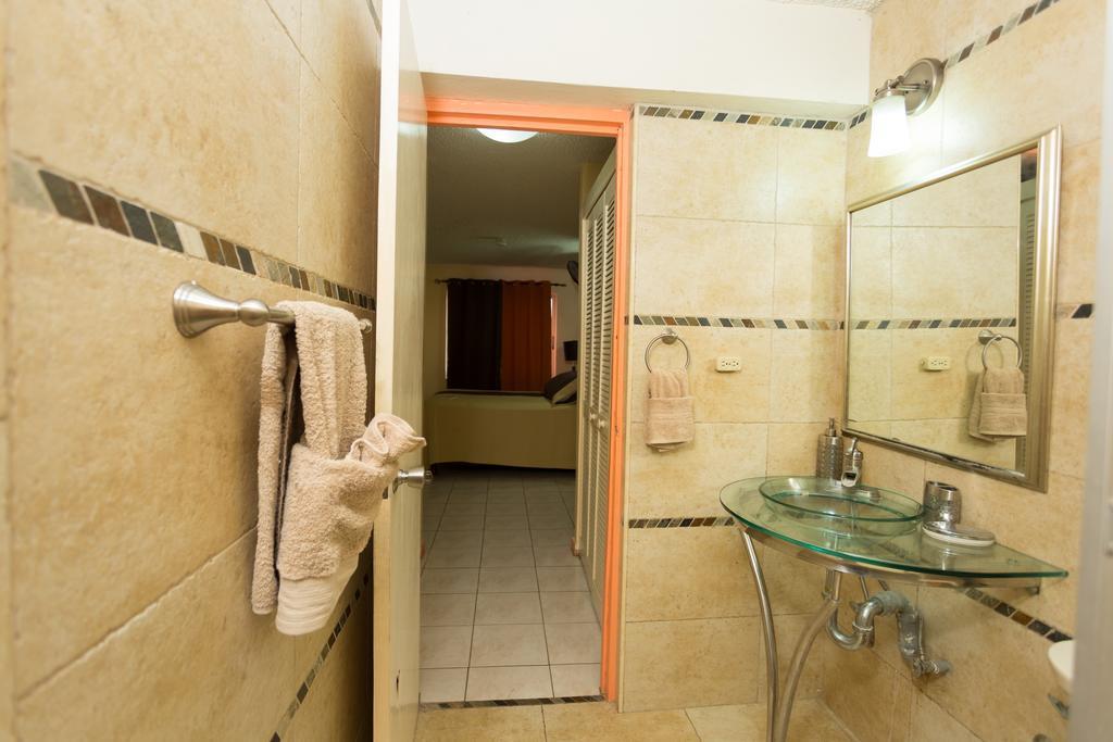 Cozy Accommodations Kingston Extérieur photo