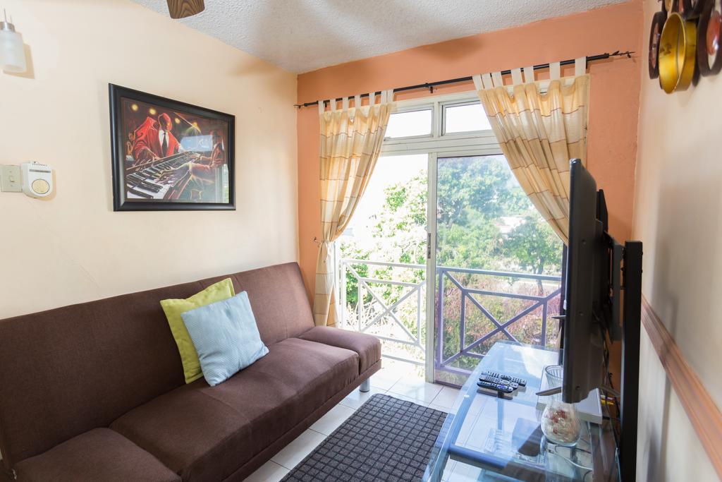 Cozy Accommodations Kingston Extérieur photo