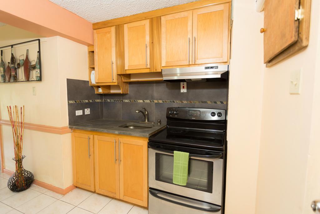 Cozy Accommodations Kingston Extérieur photo